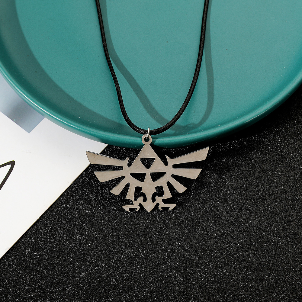 Vintage Collectible Show - Collier vintage avec symbole triangulaire ailé